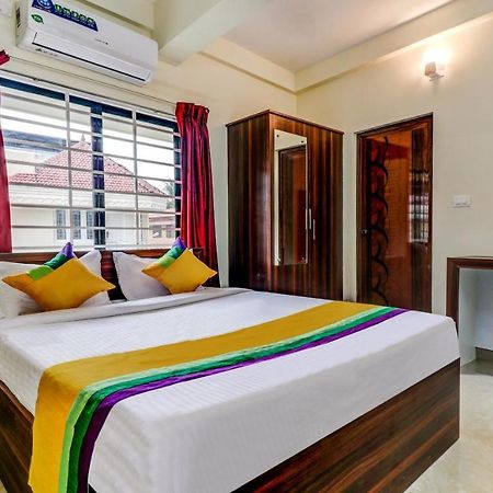 Itsy Hotels Rain Tulsi Stayz, Palarivattom Junction Kochi 外观 照片