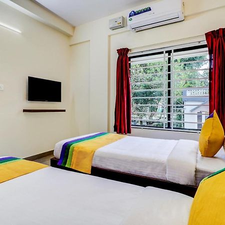 Itsy Hotels Rain Tulsi Stayz, Palarivattom Junction Kochi 外观 照片