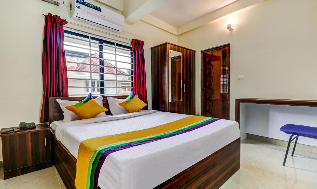 Itsy Hotels Rain Tulsi Stayz, Palarivattom Junction Kochi 外观 照片