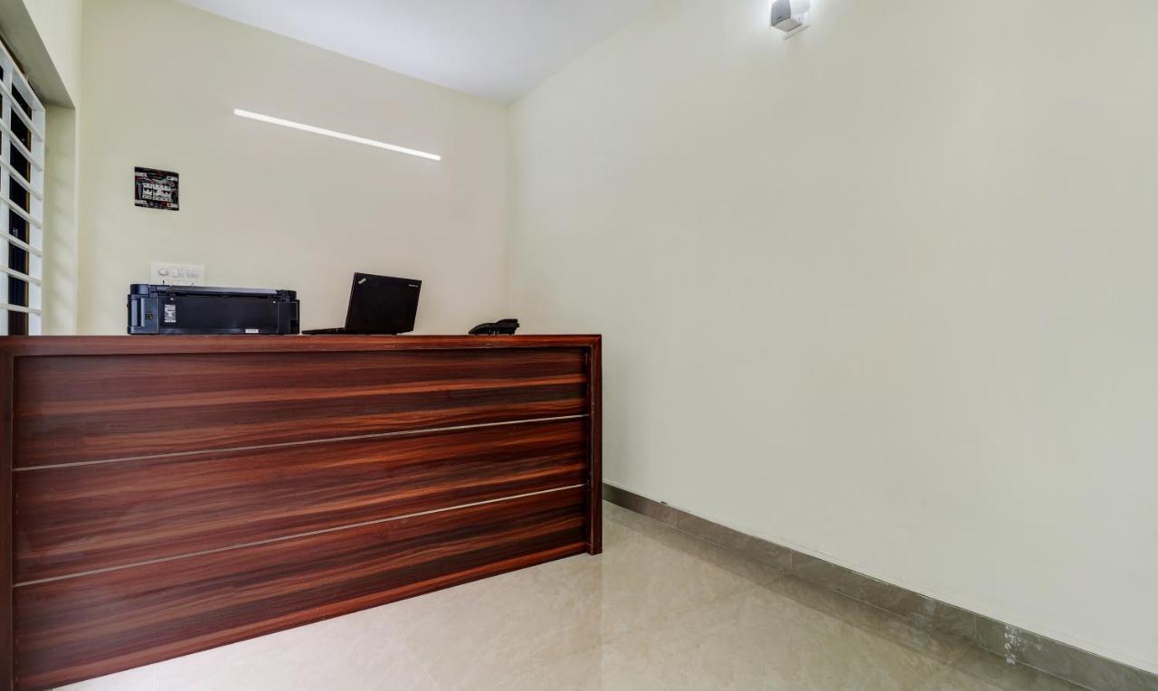 Itsy Hotels Rain Tulsi Stayz, Palarivattom Junction Kochi 外观 照片